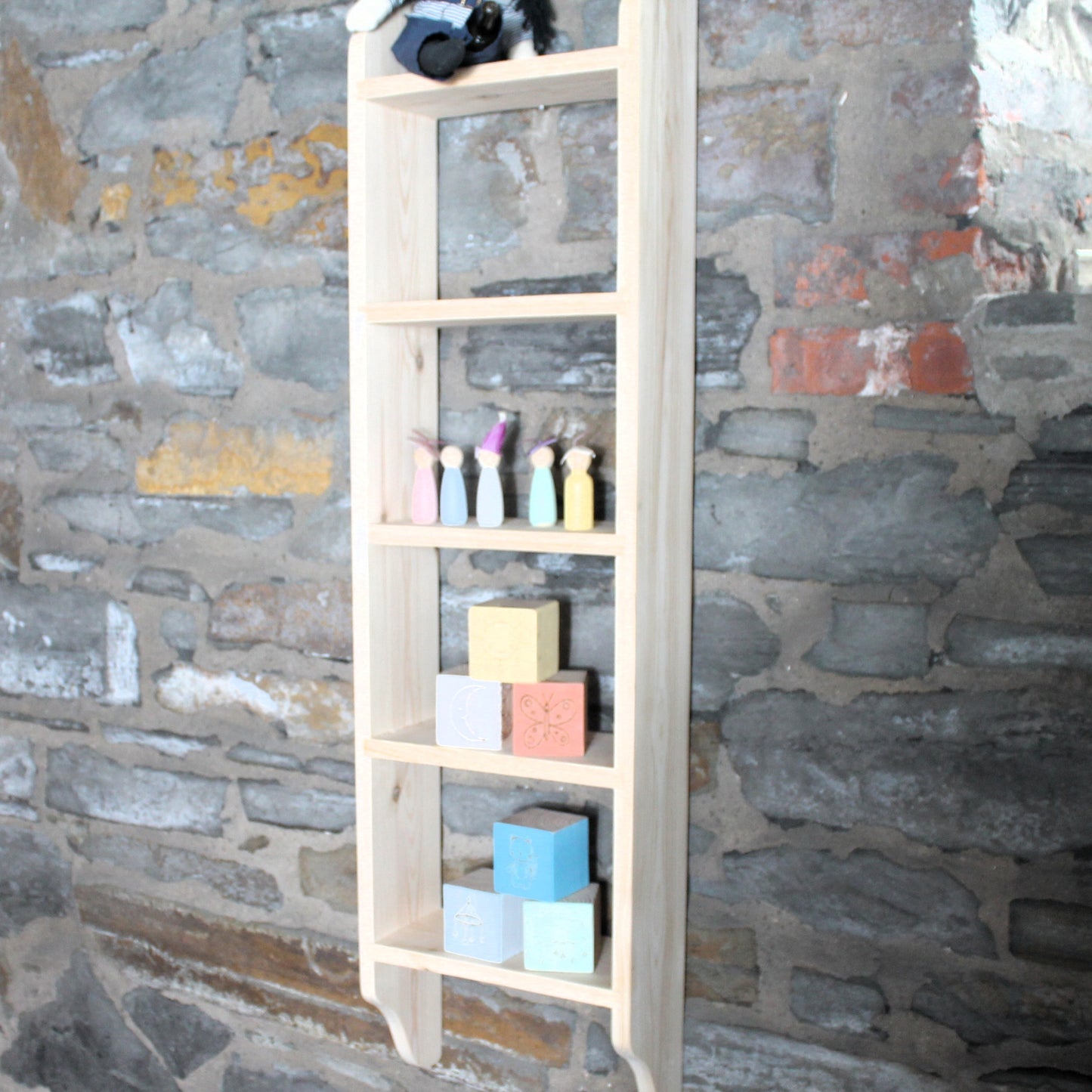 Adora 5 – Solid Pine Shelf 5 Tiers of Generous, Eco-Conscious Storage