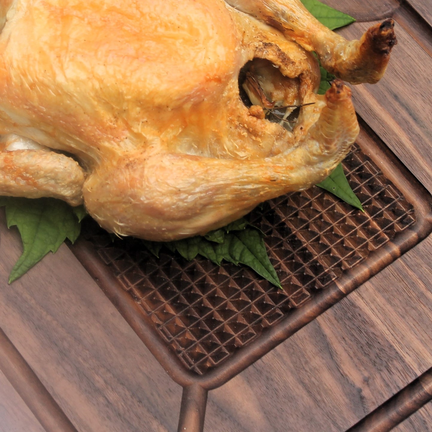 The Sunday Roast Throne – Premium Walnut Carving Board with Spikes