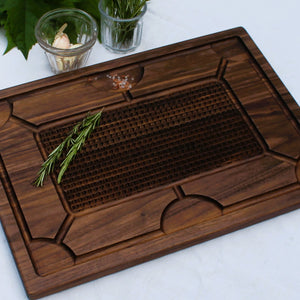 carving board with spikes to hold meat