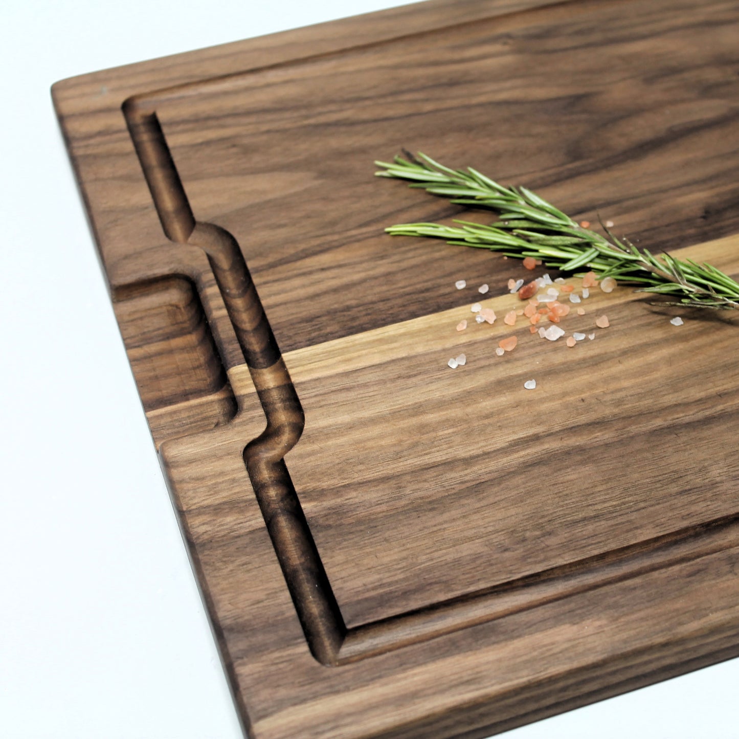 The Sunday Roast Throne – Premium Walnut Carving Board with Spikes