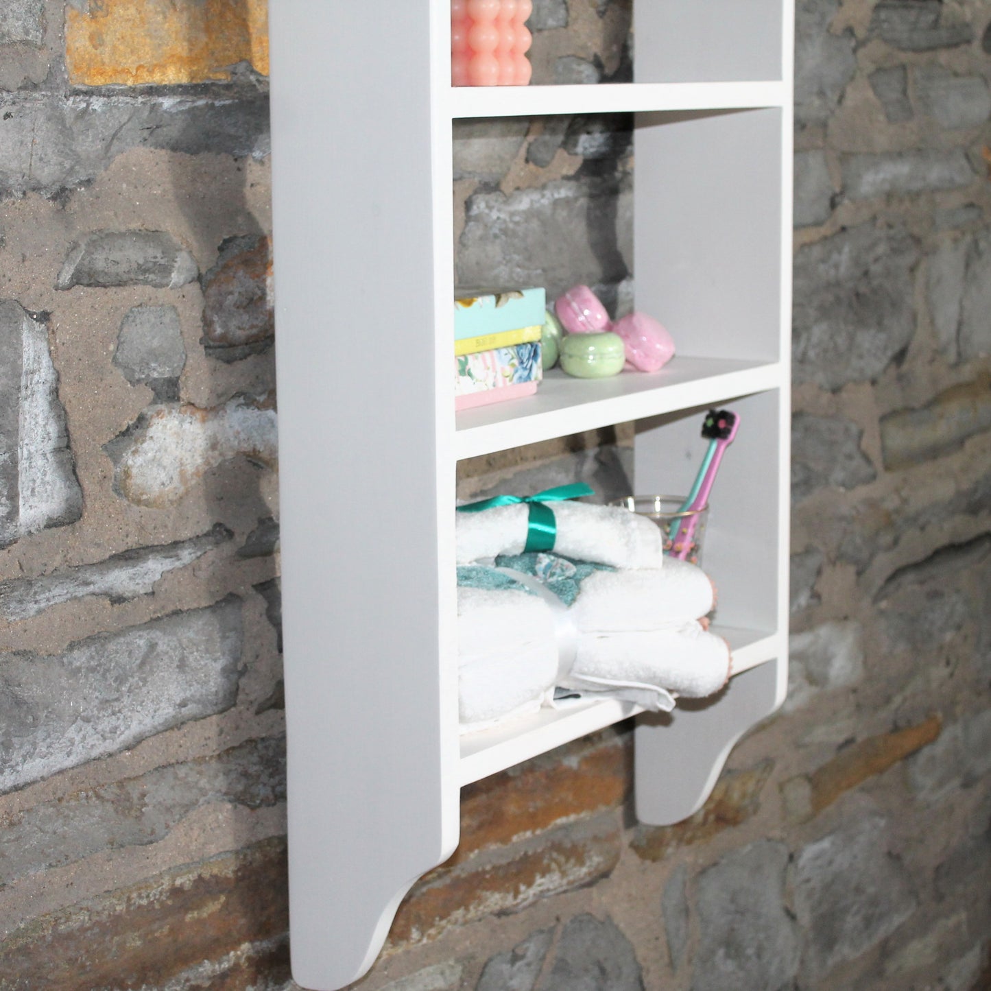 Adora 5 – Solid Pine Shelf 5 Tiers of Generous, Eco-Conscious Storage