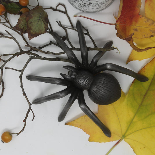 🕷️ Cast Iron Spider Ornament – Halloween Decor 🕷️