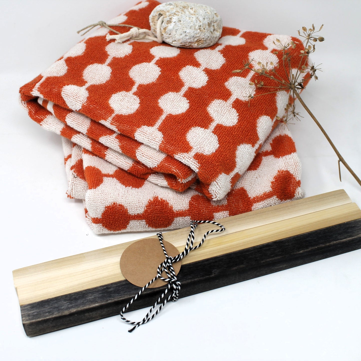 Ladder Towel Rack  Wooden Blanket Display Rack  Minimalist & Eco-Friendly Storage