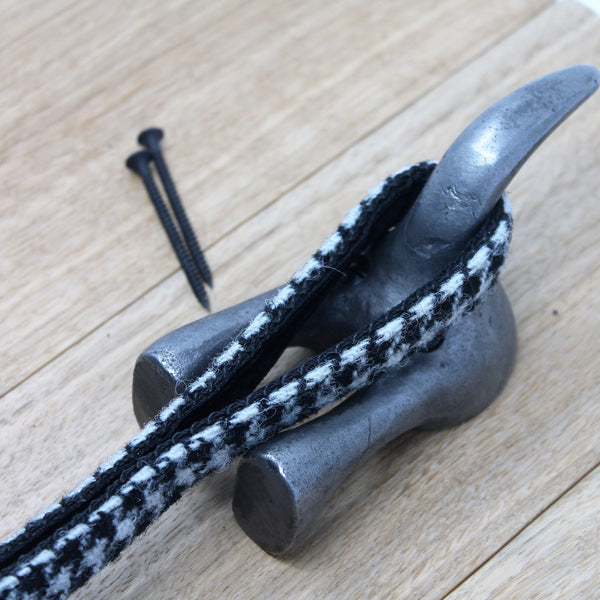 WOOFIE Cast Iron Dog Tail Hook